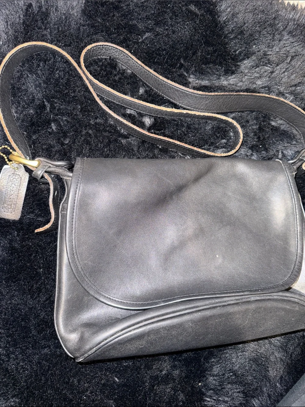Coach Vintage Black Leather Messenger Flap Bag - Collector Piece📝